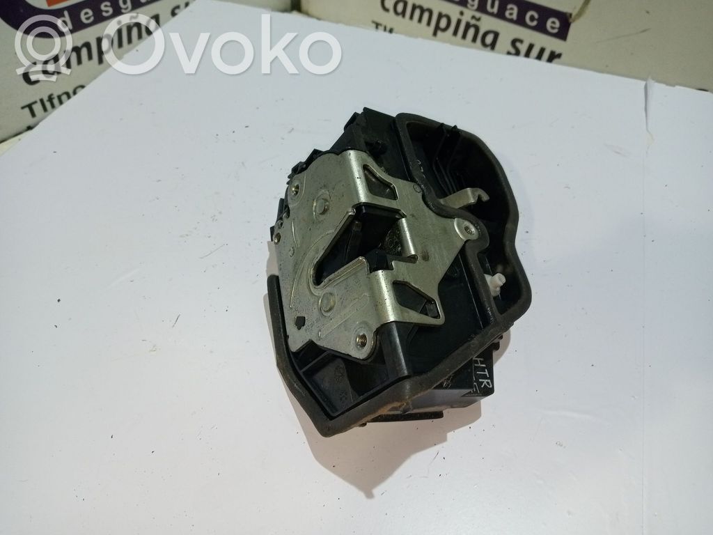 Rear door lock   7167070
