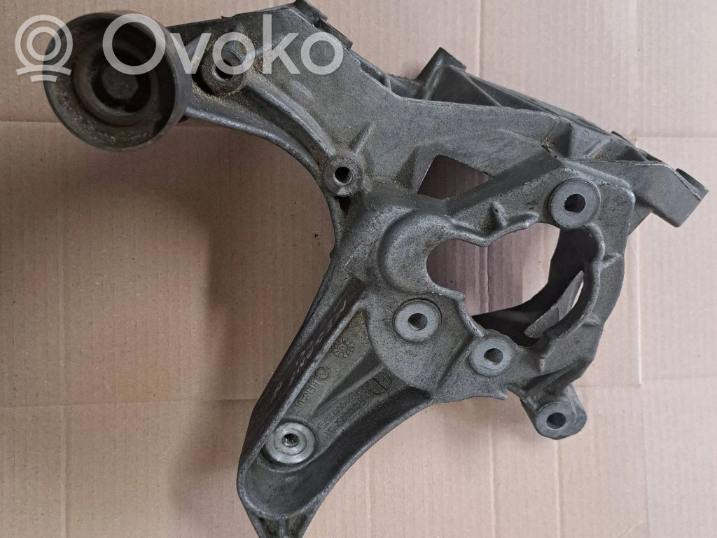 Engine mounting bracket   770011357