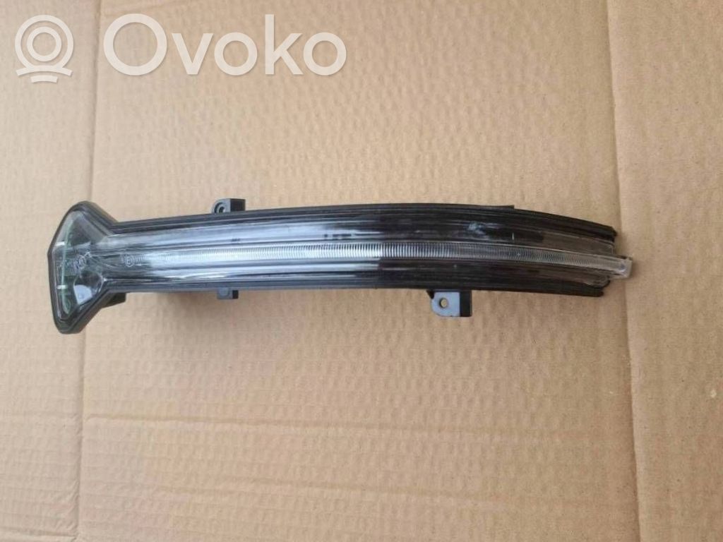 BMW 7 G11 G12 Semnalizator pe oglindă 