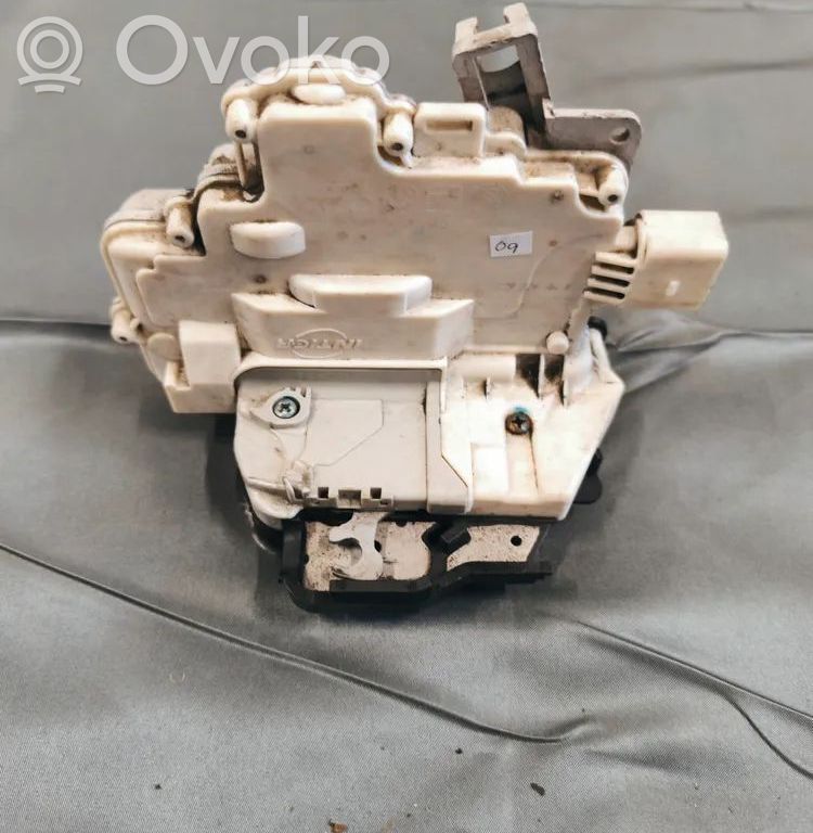 Audi A3 S3 8P Rear door lock 