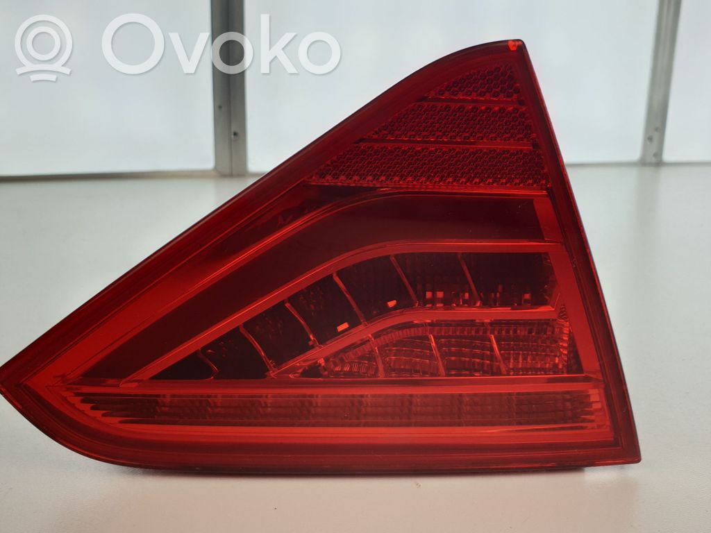 Tailgate rear/tail lights   8T0945093C
