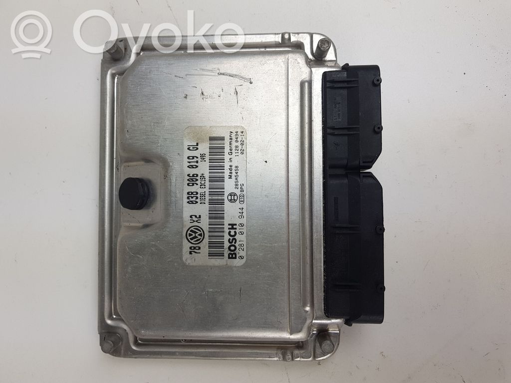 Volkswagen PASSAT B5.5 Engine control unit/module 