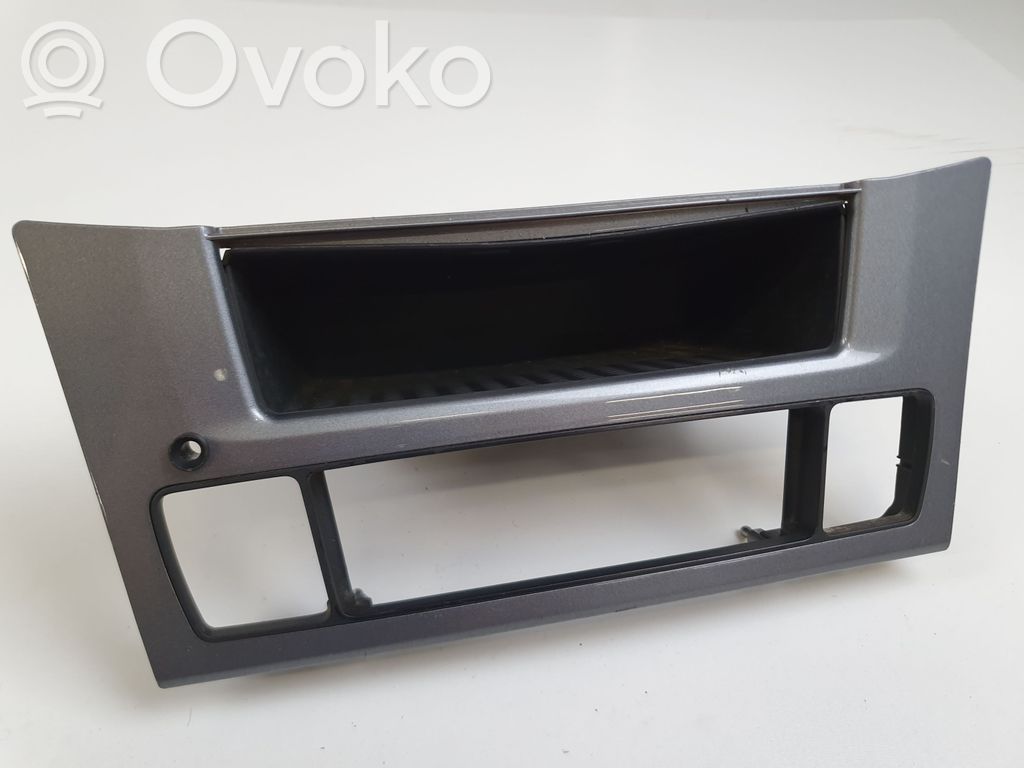 BMW 5 E60 E61 Daiktadėžė centrinės konsolės 