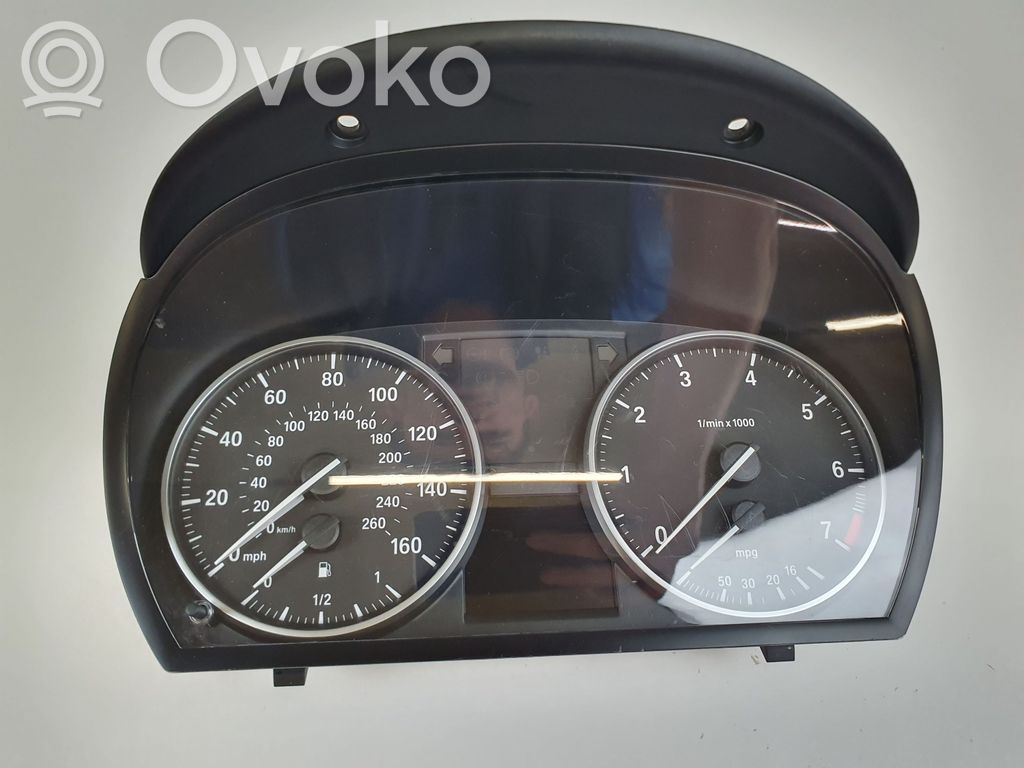 Geschwindigkeitsmesser Cockpit   9220956