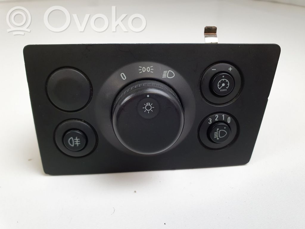 Light switch   13205864