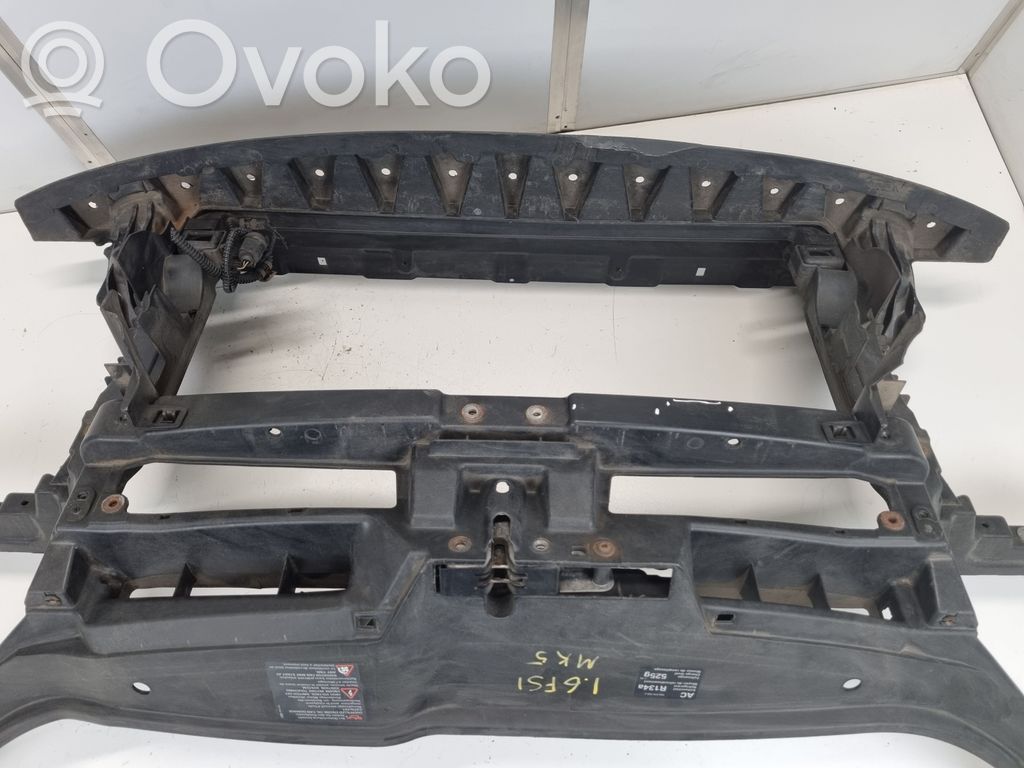Volkswagen Golf V Radiatorių panelė 