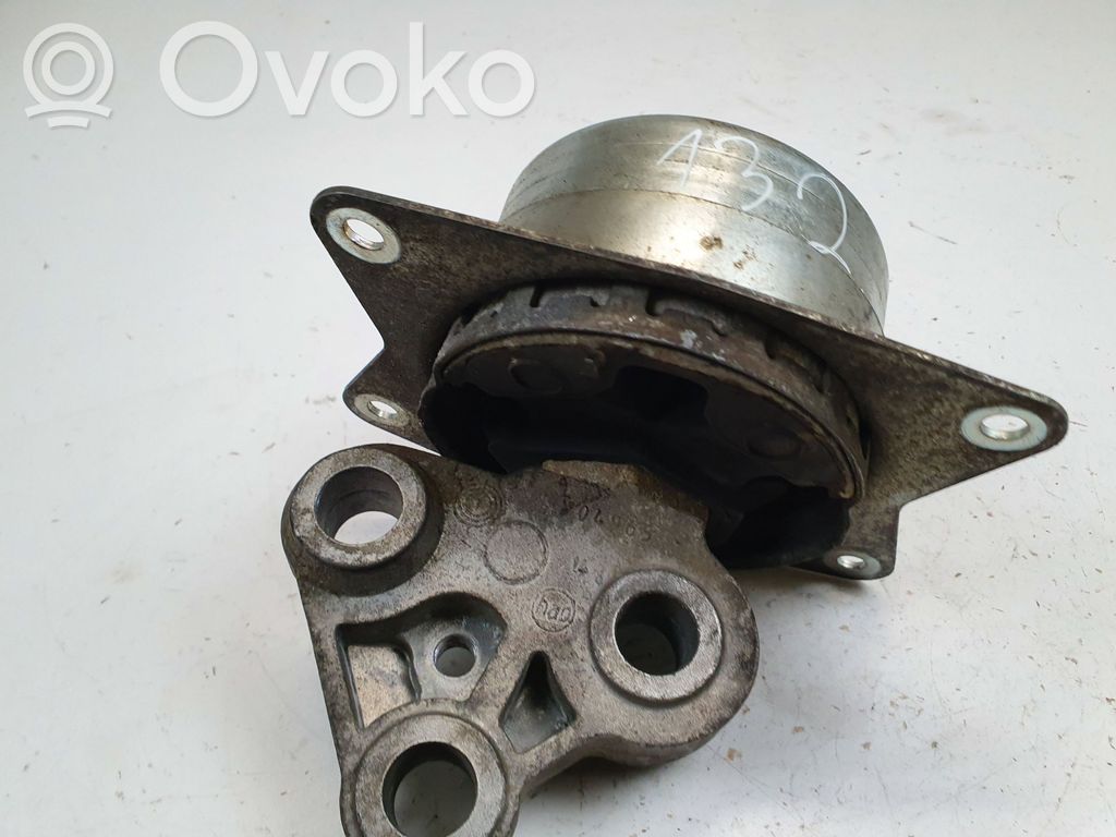 Saab 9-3 Ver2 Engine mount bracket 