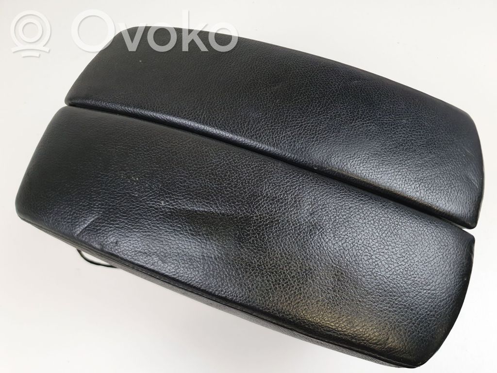 Armrest   6969543,9115085