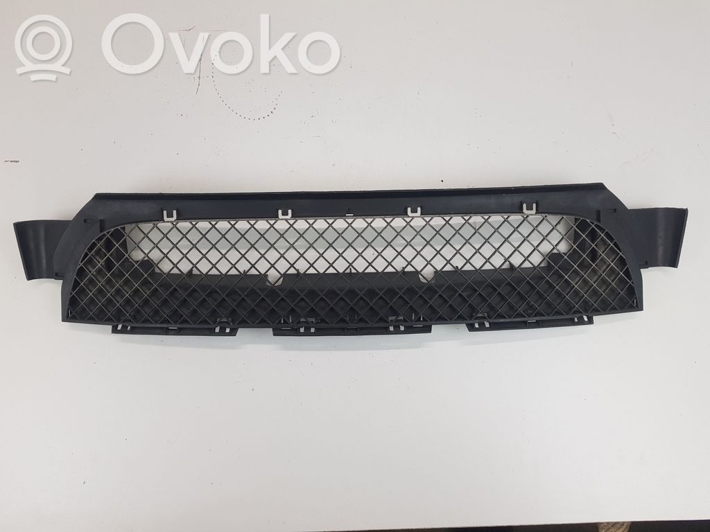 Front grill   7893324