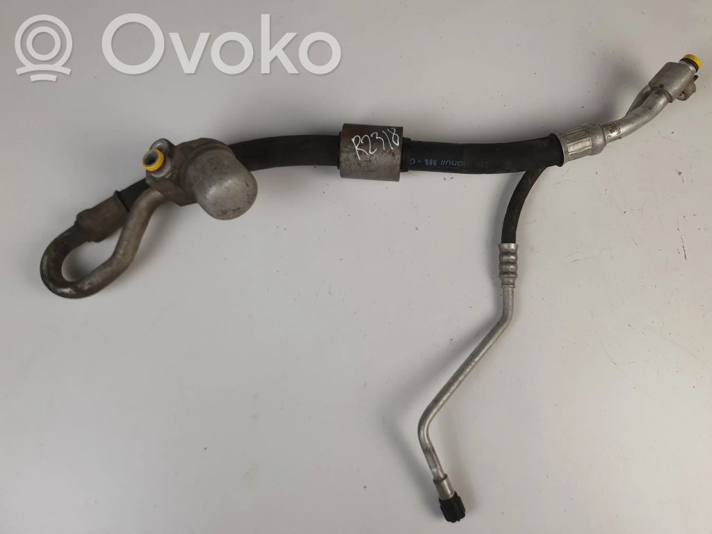 BMW 3 E90 E91 Ilmastointilaitteen putki (A/C) 