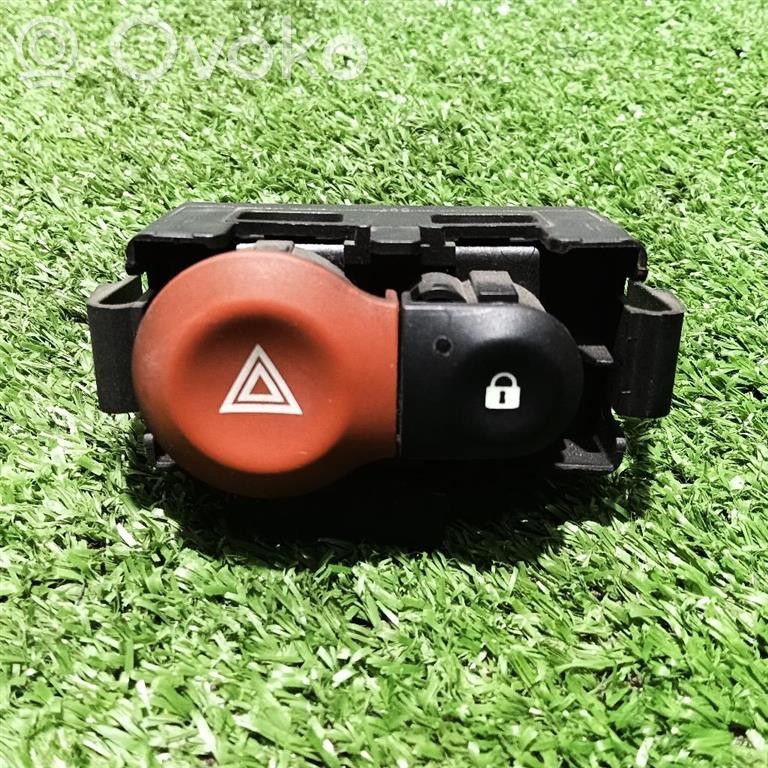 Renault Clio III Hazard light switch 