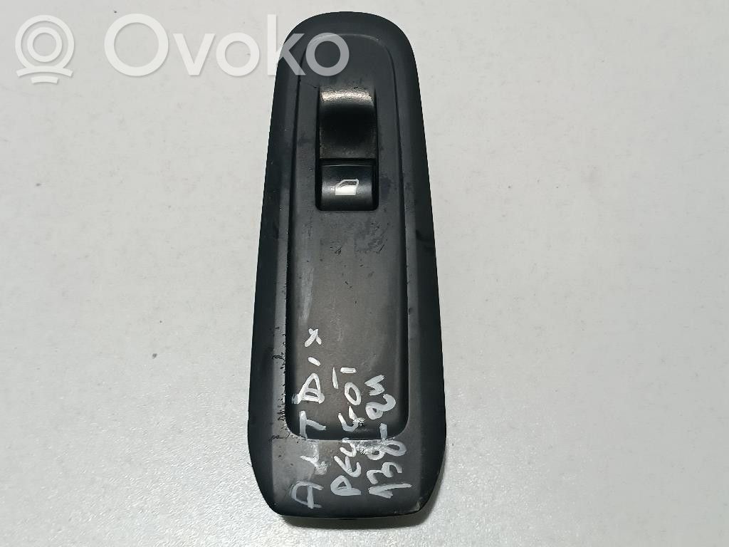 Peugeot 308 SW  Electric window control switch 