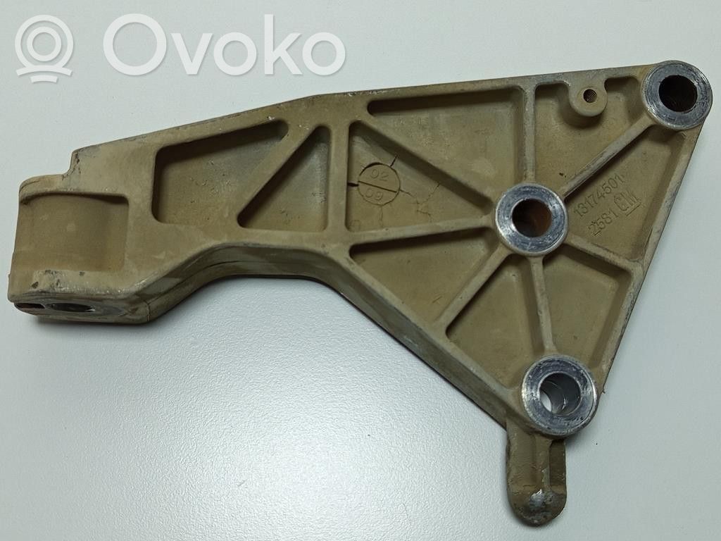 Opel Zafira B Engine mounting bracket 