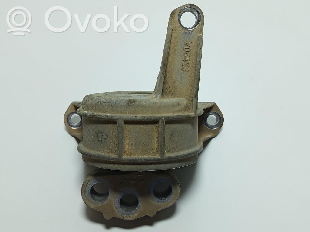 Opel Zafira B Engine mounting bracket 