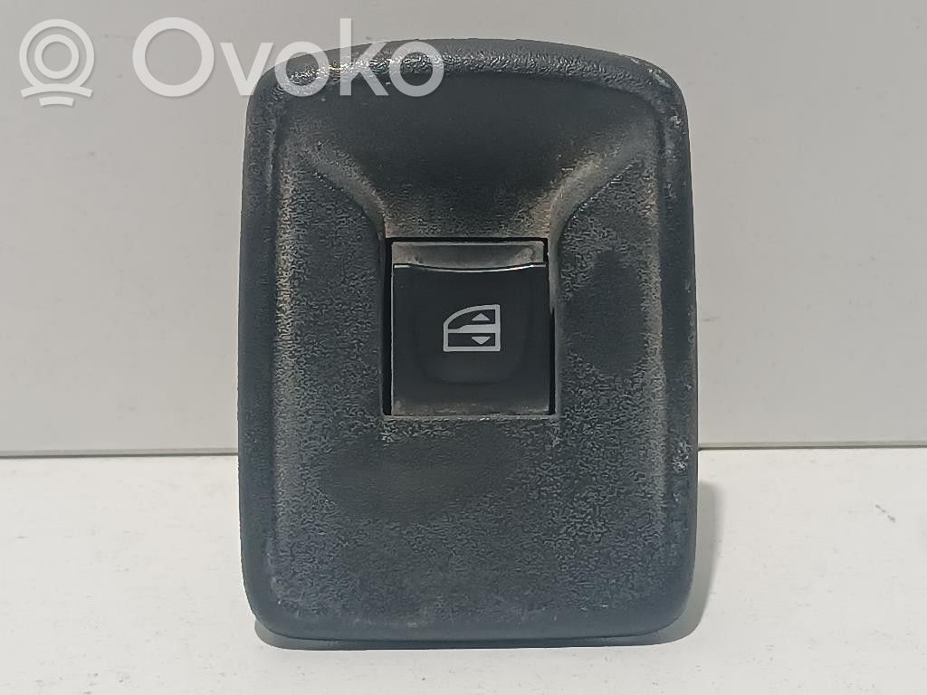 Renault Kangoo II Включатель электрических окон 