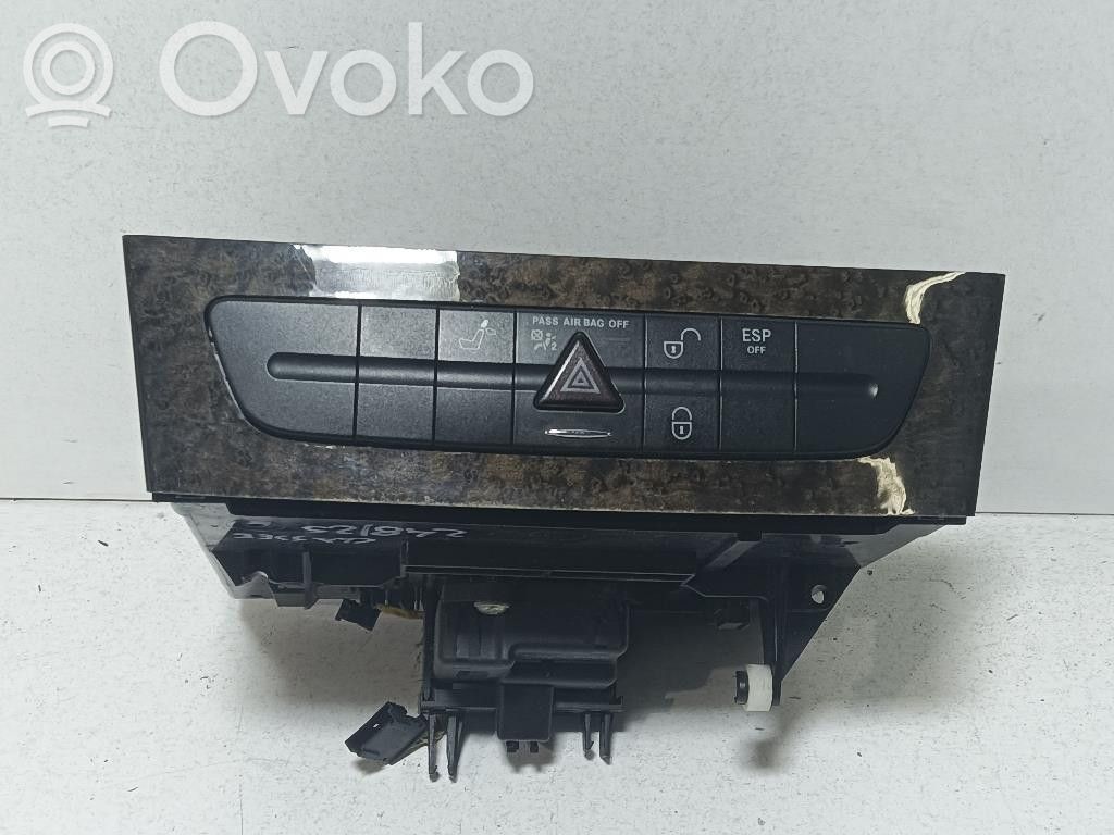 Mercedes-Benz E W211 Hazard light switch 