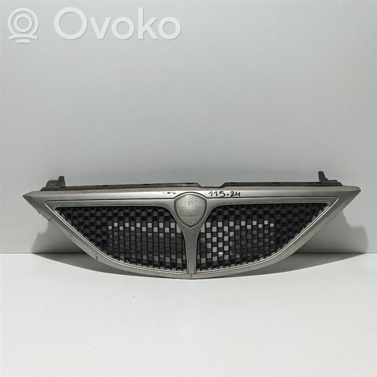 Lancia Y 840 Front bumper upper radiator grill 