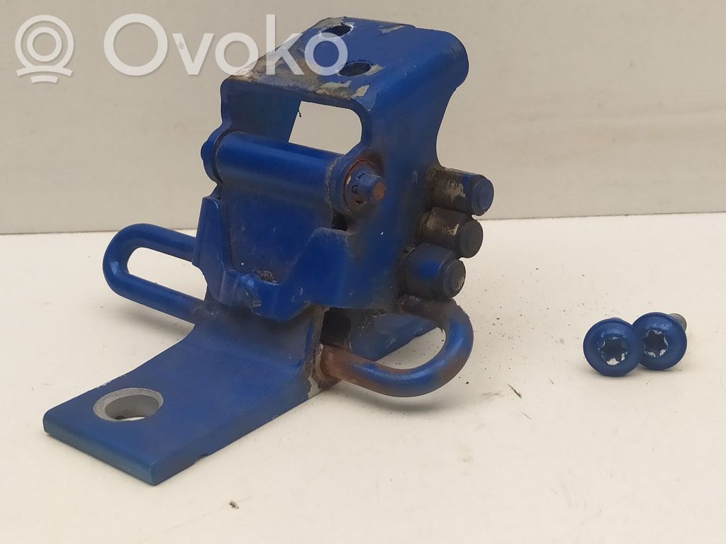 Front door lower hinge   4D0831411D