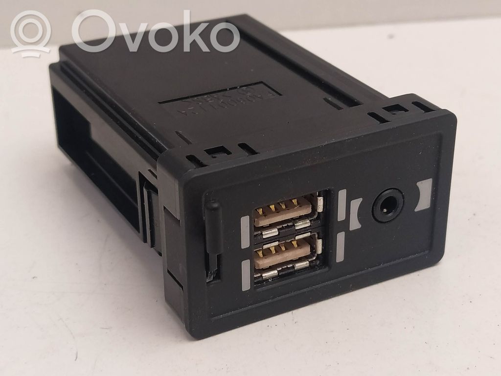 Lexus RX 450H AUX in-socket connector 