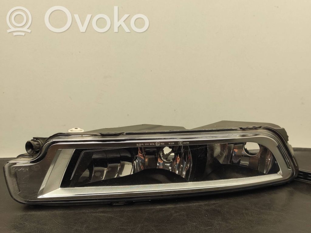Volkswagen PASSAT B8 Etusumuvalo 