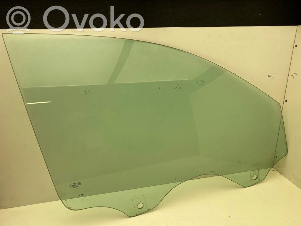 Volkswagen Touareg I Front door window glass four-door 