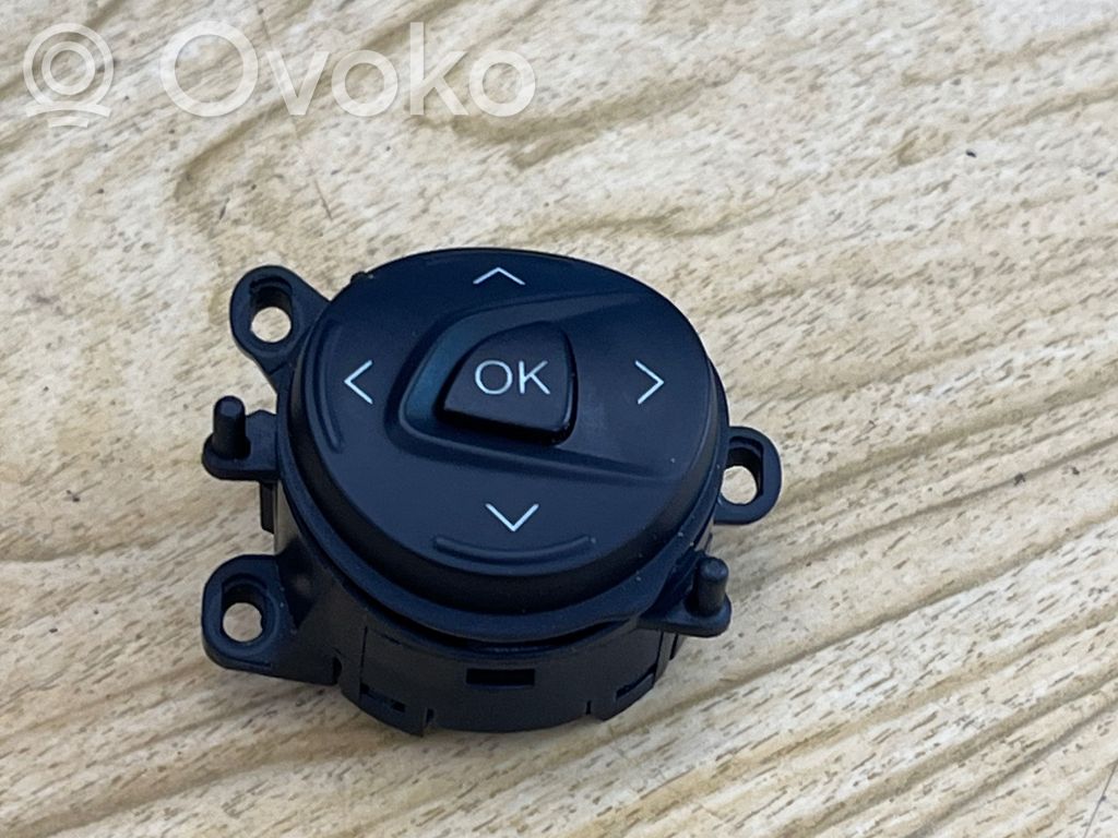 Ford Focus Steering wheel buttons/switches 