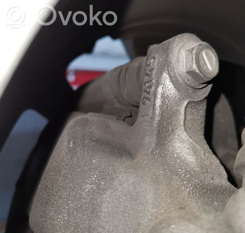 Opel Corsa D Zacisk hamulcowy przedni 