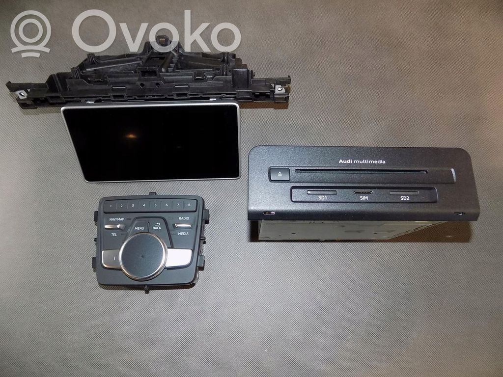 Audi RS5 Panel / Radioodtwarzacz CD/DVD/GPS 