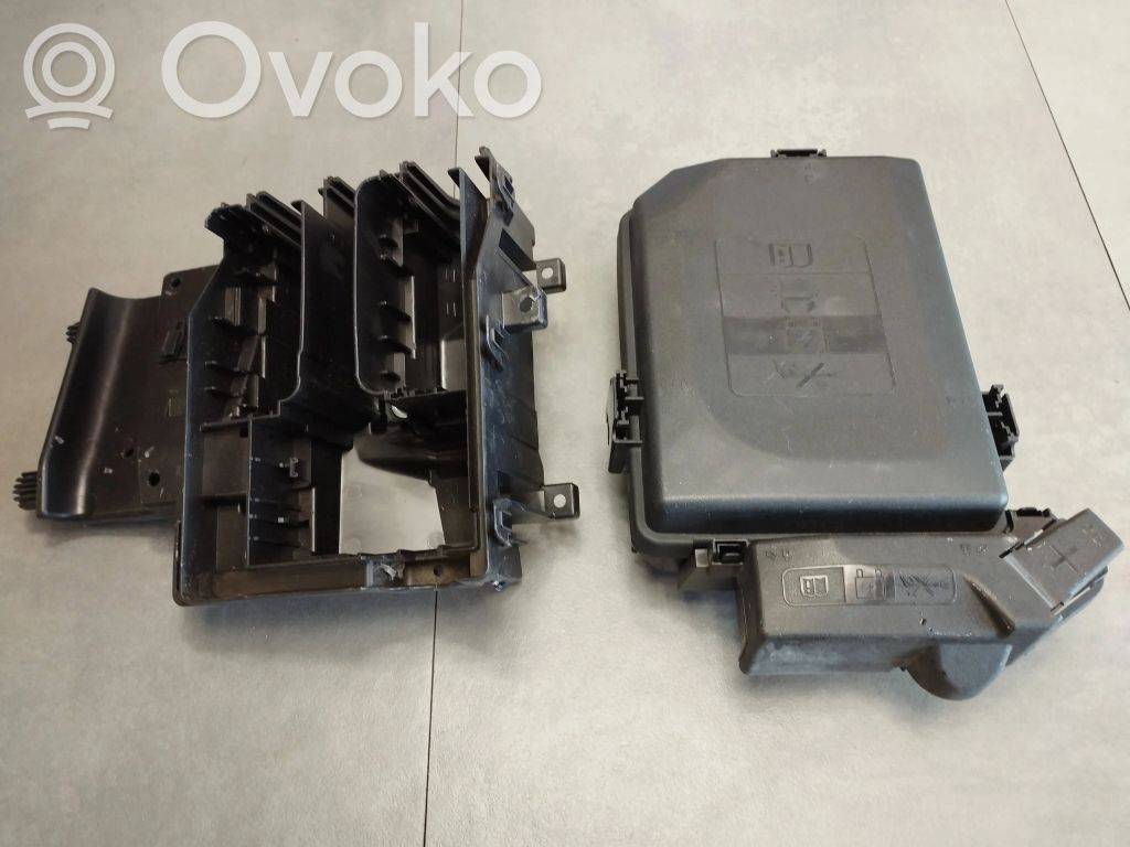 Opel Astra K Juego de caja de fusibles 