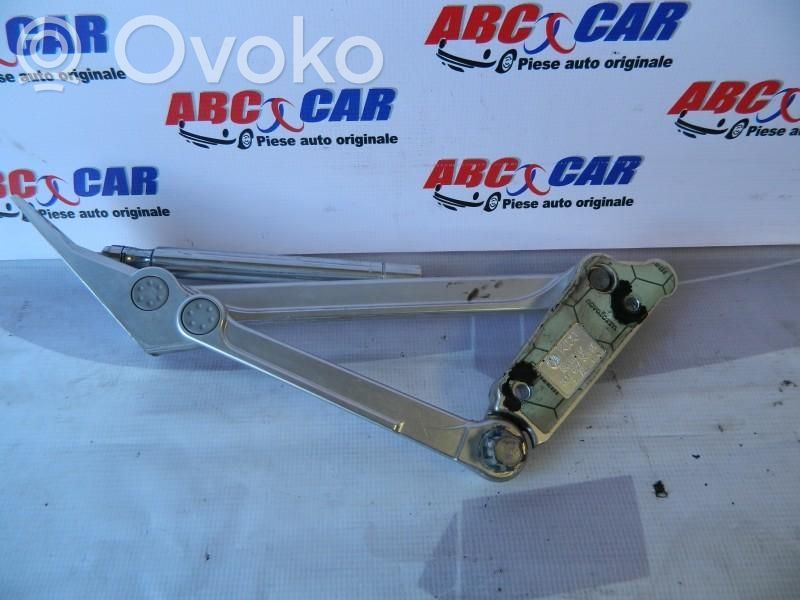 Engine bonnet/hood hinges   3D5827301M