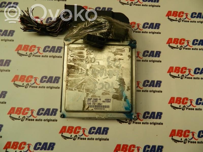 Блок управления двигателем ECU   2M5A12A650PD