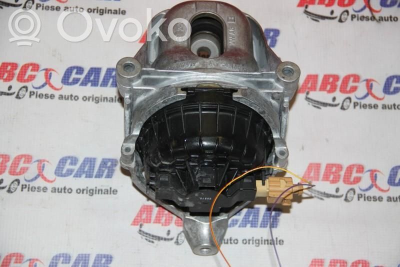 Audi Q7 4M Engine mount bracket 
