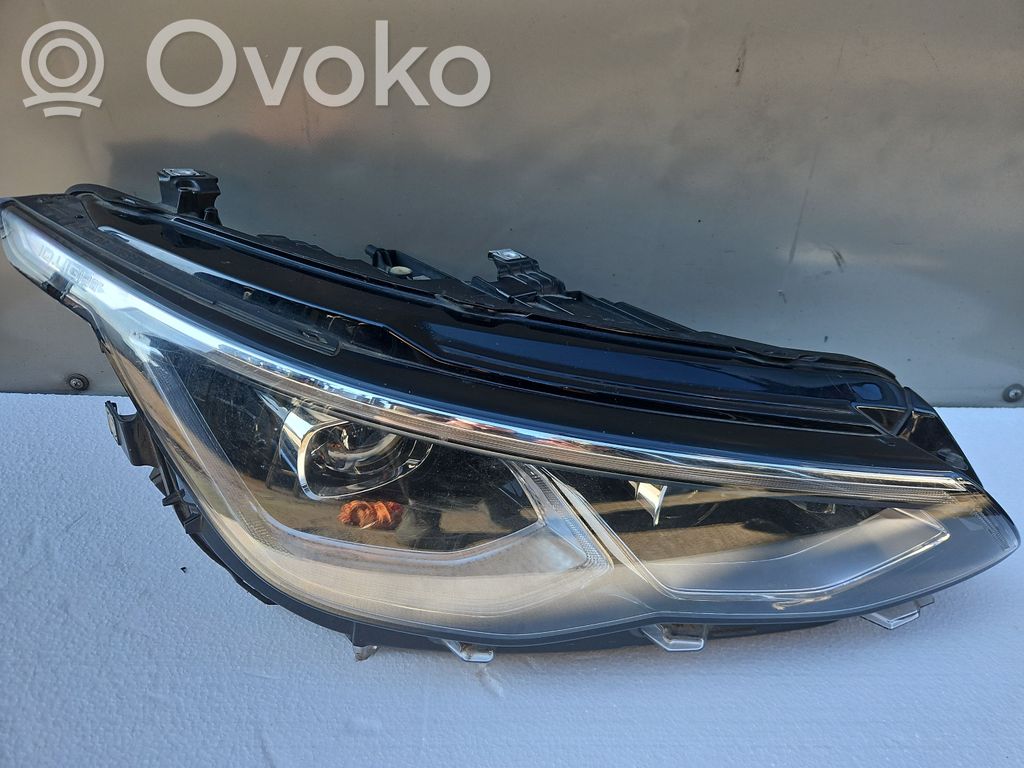 Volkswagen Golf VIII Lampa przednia 