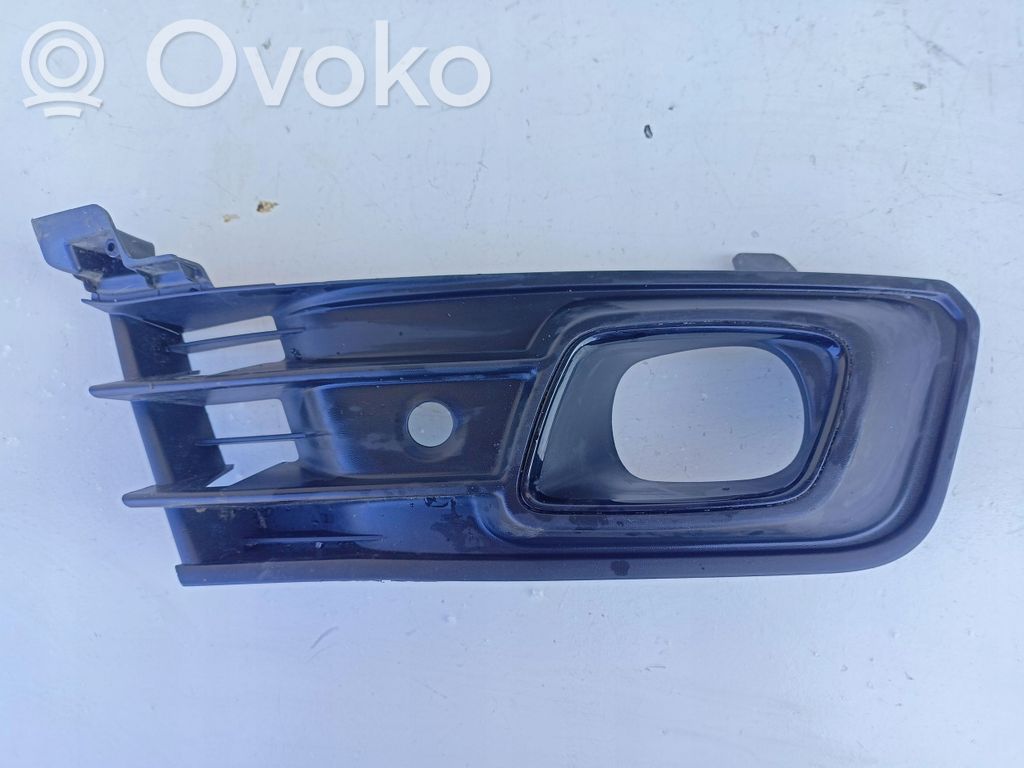 Renault Captur Moldura/rejilla de la luz antiniebla delantera 