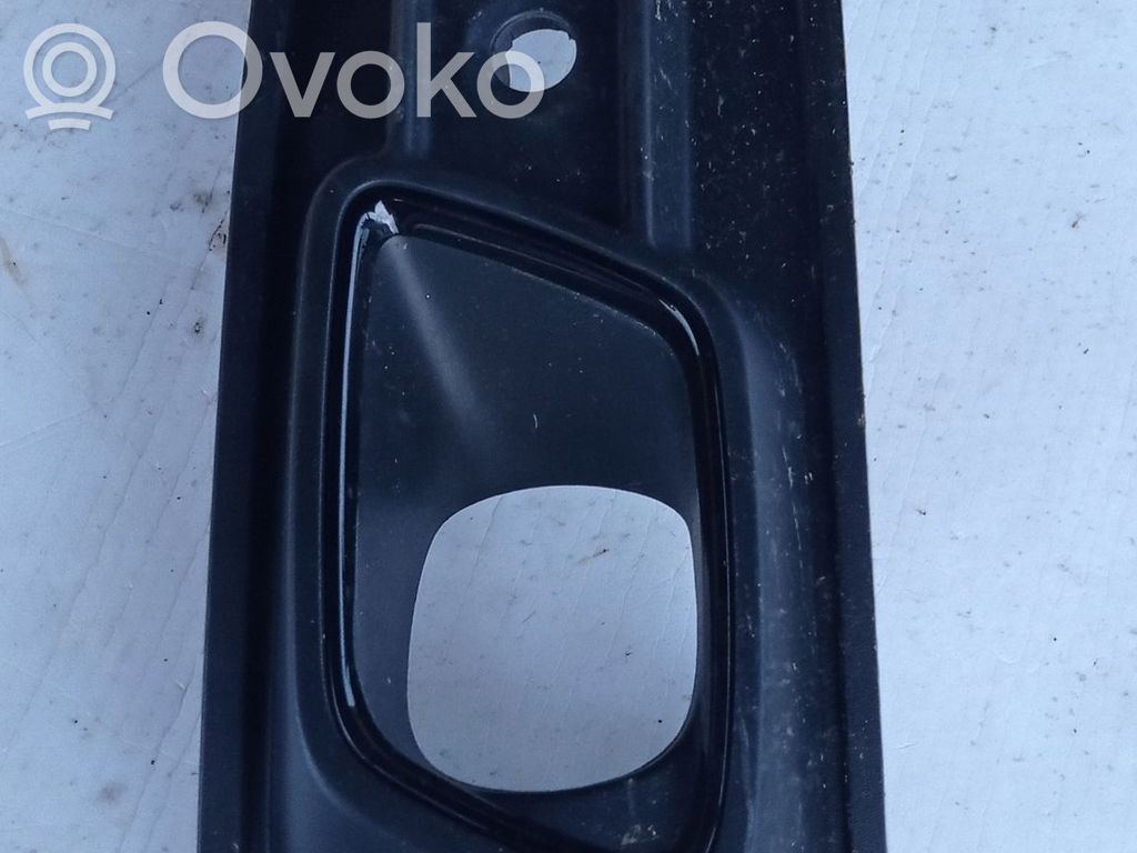 Renault Captur Moldura/rejilla de la luz antiniebla delantera 
