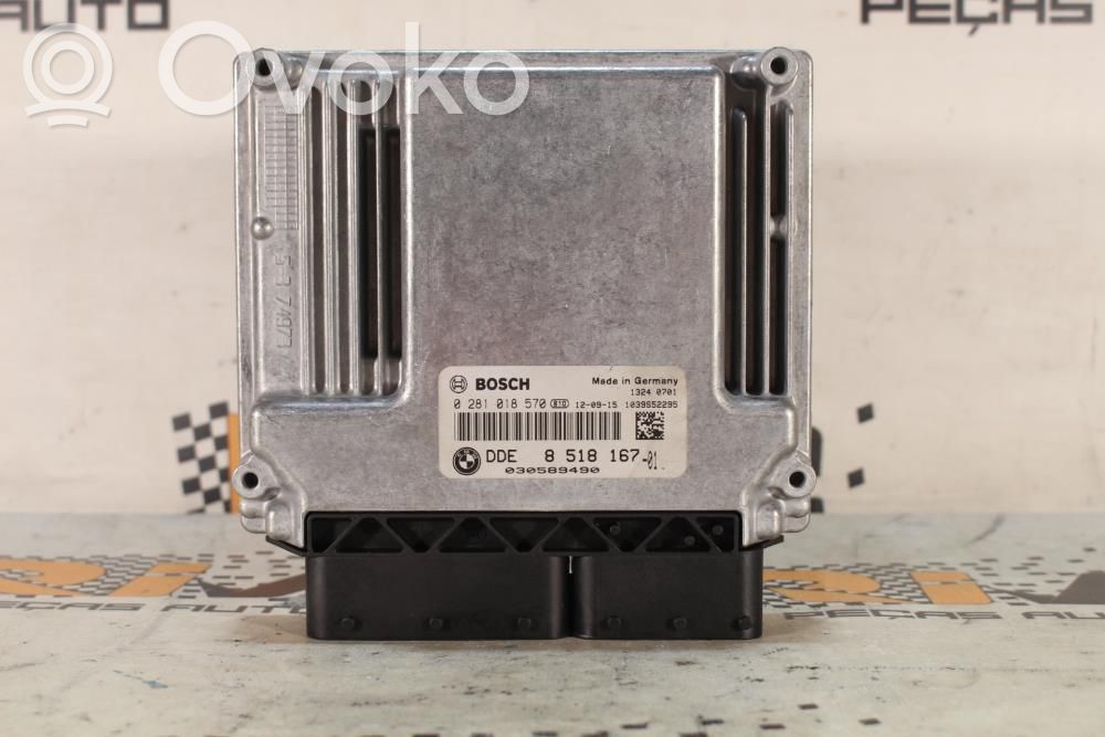 BMW 1 E82 E88 Variklio valdymo blokas 