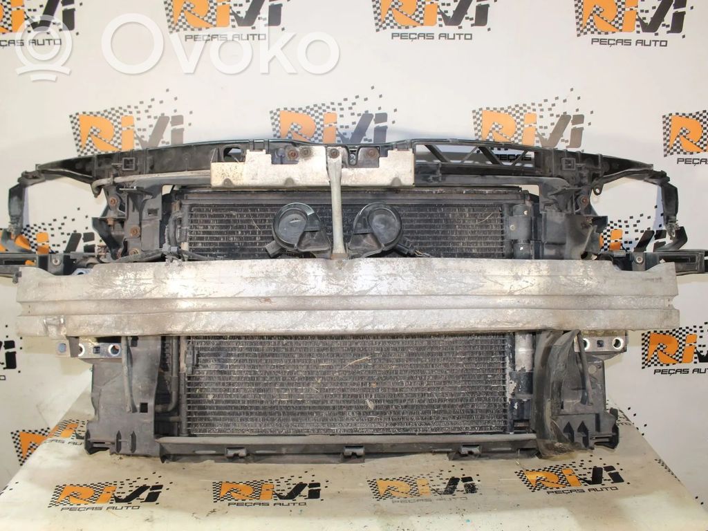 Audi TT TTS Mk2 Pas przedni 