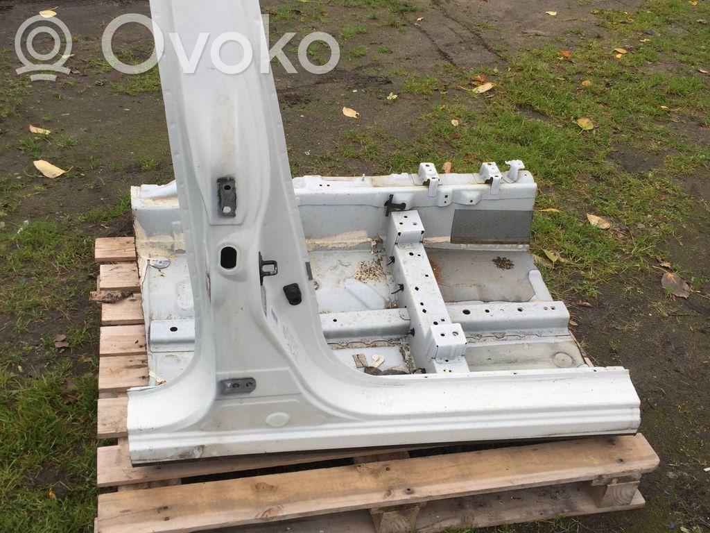 Nissan Qashqai Słupek środkowy 