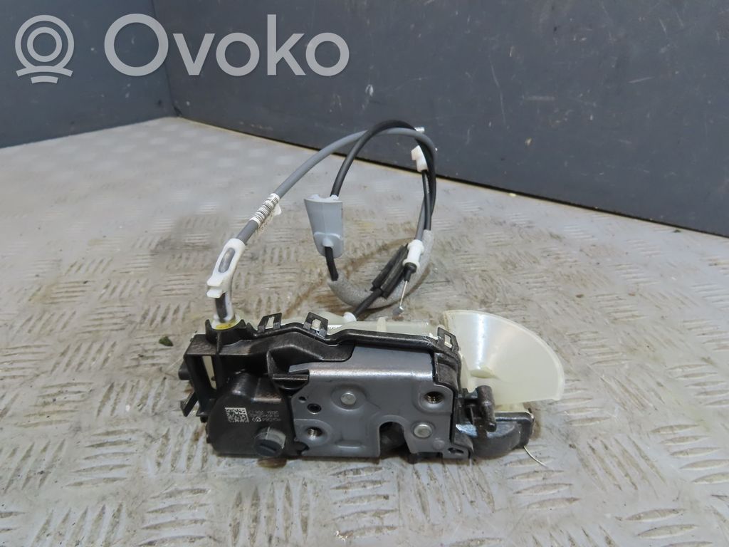 Priekšpusē slēdzene   9808413980