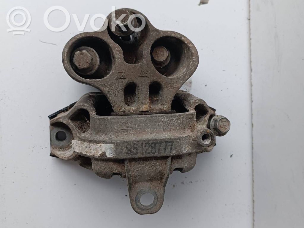 Opel Mokka Engine mount bracket 