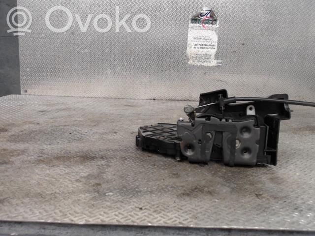 Ford Focus Priekšpusē slēdzene 