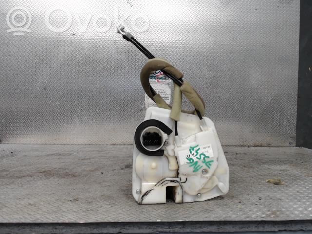Mazda 2 Priekšpusē slēdzene 