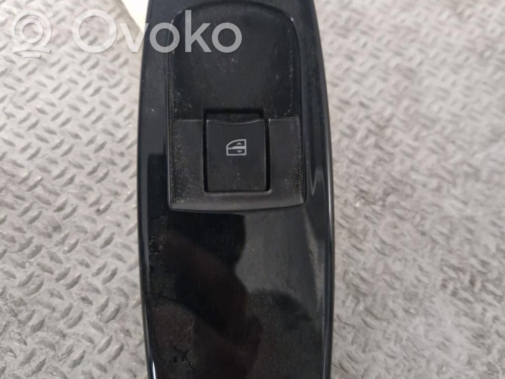 Electric window control switch   25411JY00A