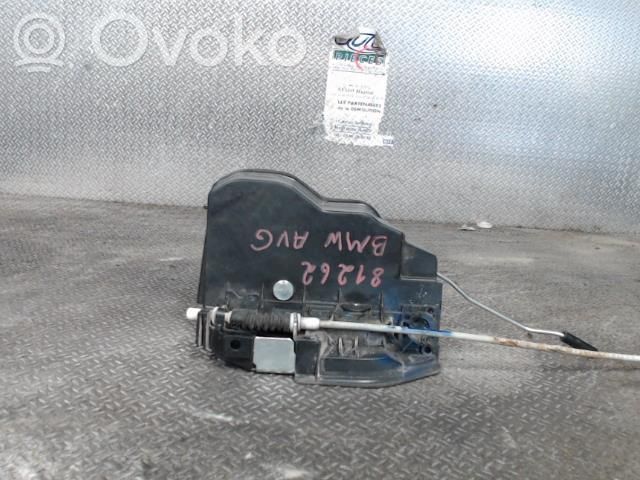 Priekšpusē slēdzene   51217229461