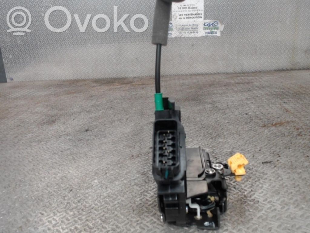 Front door lock   2435716