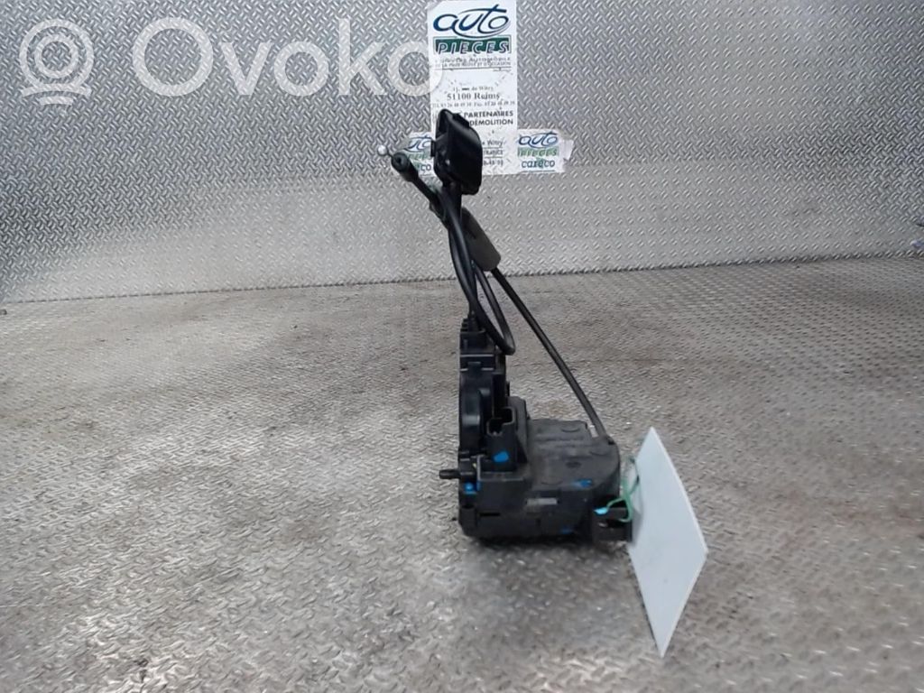 Aizmugurē slēdzene   8200219248