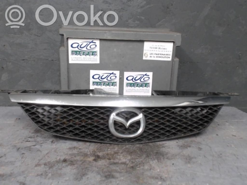 Mazda 323 F Grotelės viršutinės 