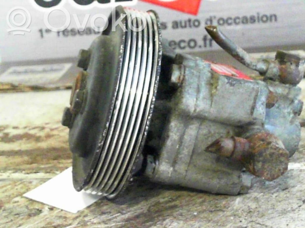 BMW 3 E36 Power steering pump 