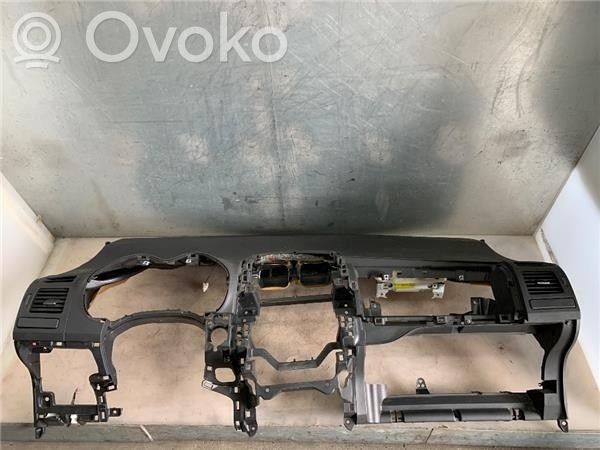 Toyota Auris 150 Panelis 