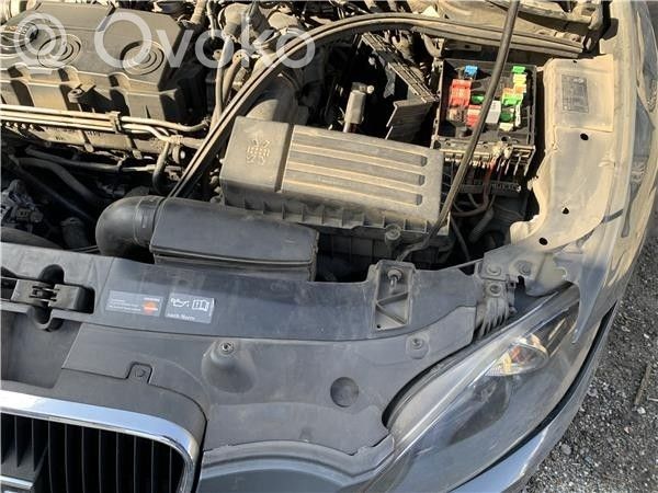 Seat Leon (1P) Ylempi jäähdyttimen ylätuen suojapaneeli 